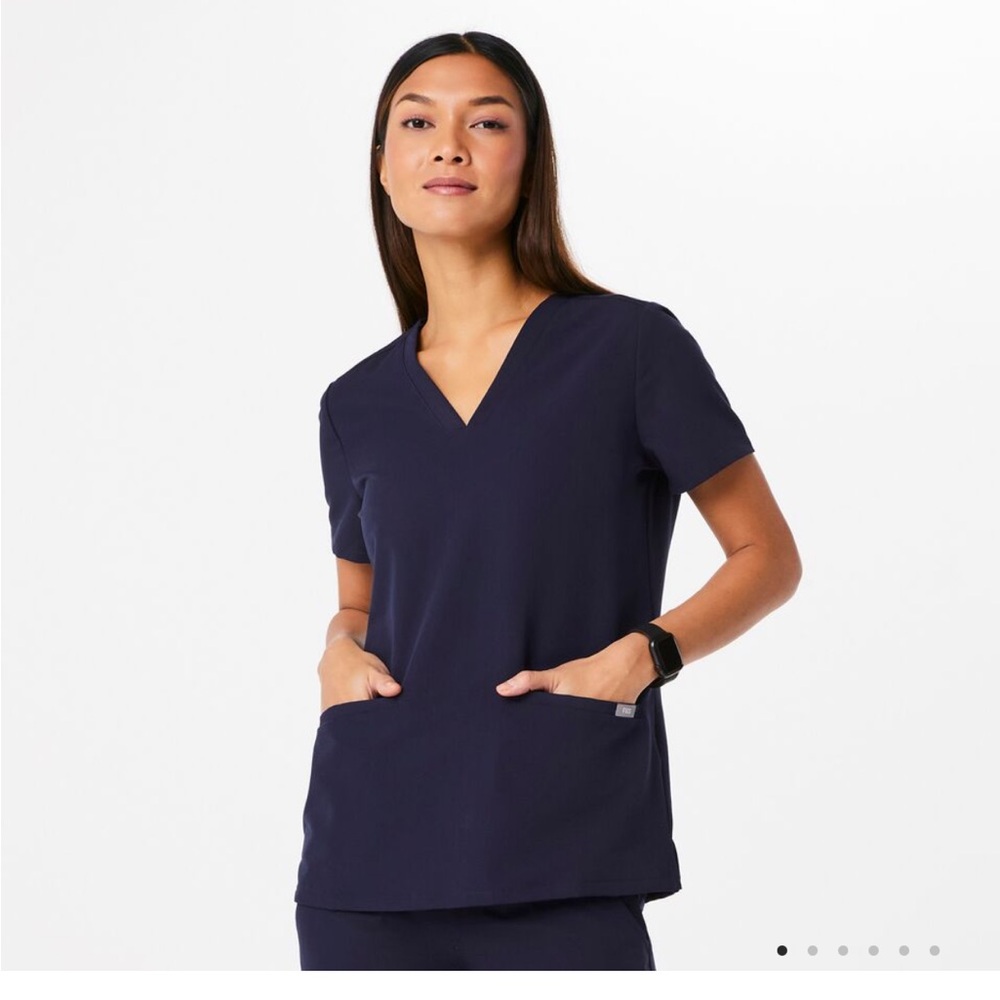EUC FIGS Casma Scrub top in Navy blue MEDIUM